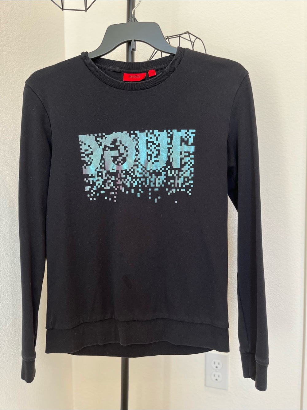 HUGO Black Long-Sleeve Graphic Men’s Sweatshirt